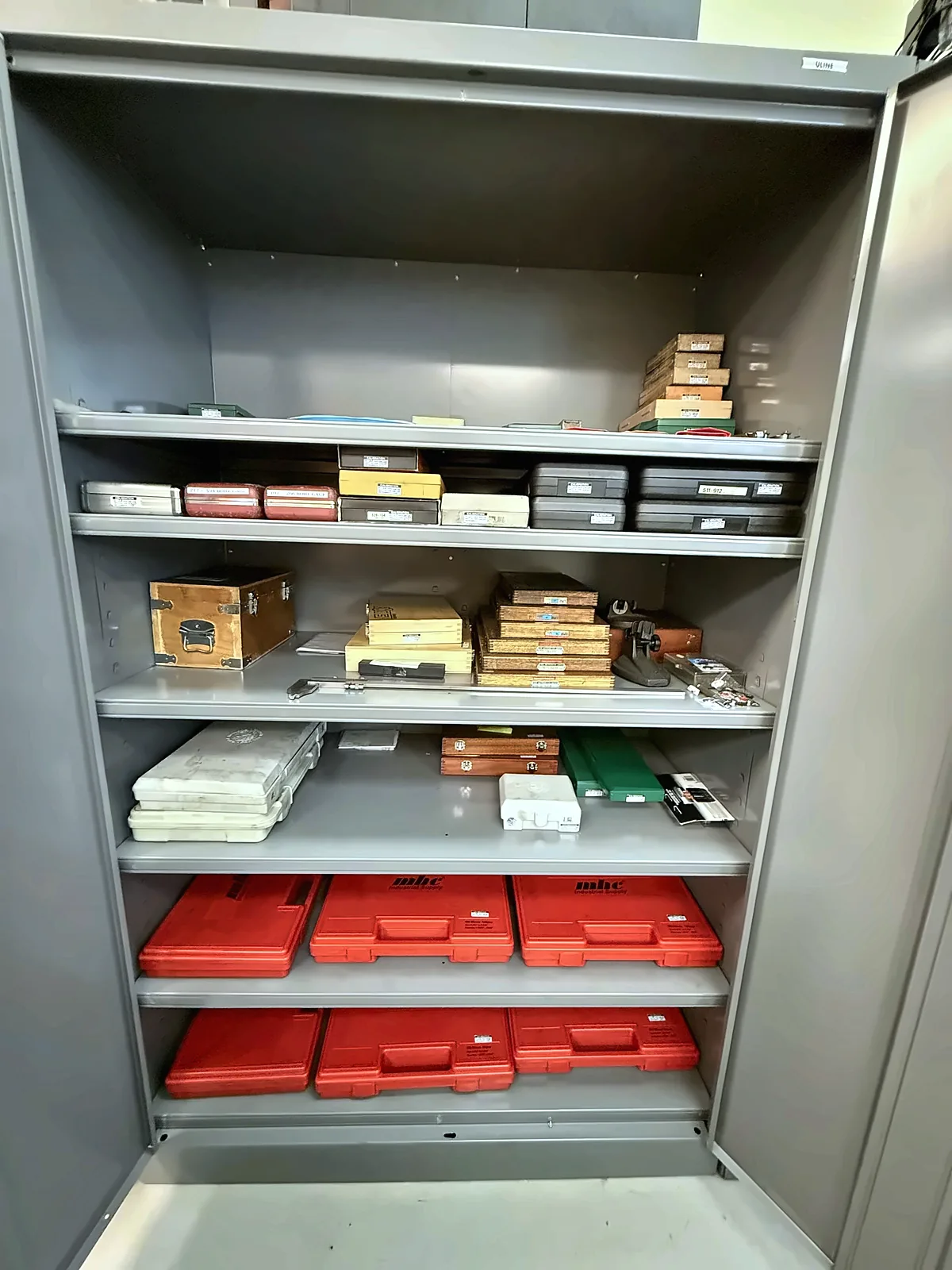 Cabinet of gauges and measuring instruments